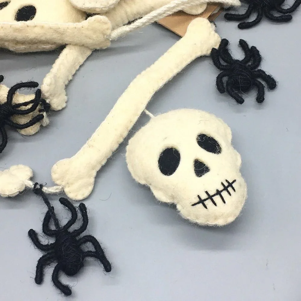 Toil and Trouble Halloween Felt Yarn Spider Skull Bones Garland 6 Ft Spooky NEW